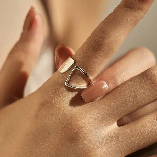 Anel Feminino Ajustável Assimétrico Liso Vazado